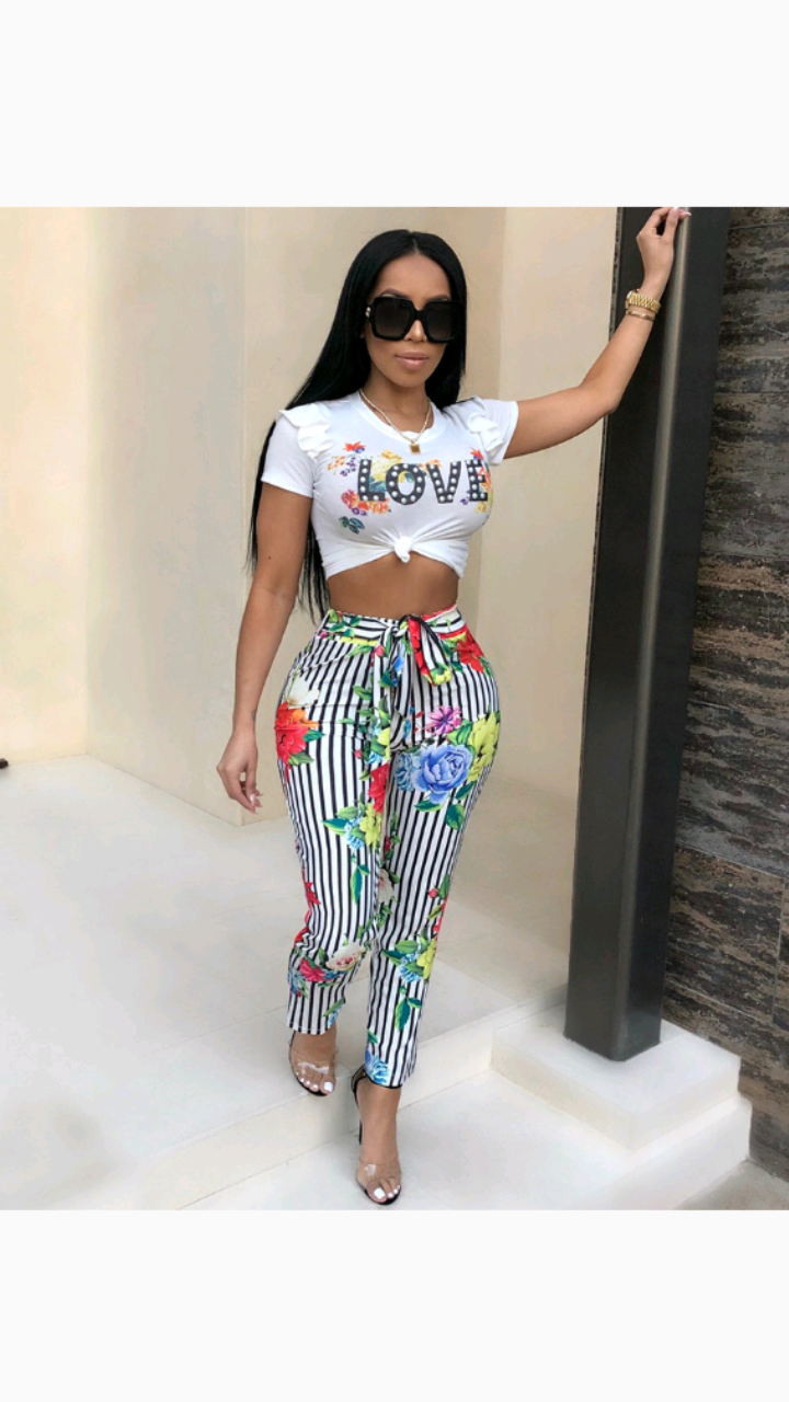GRAPHIC PRINT SHORT SLEEVE TOP WITH FLORAL PRINT STRIPED PANTS