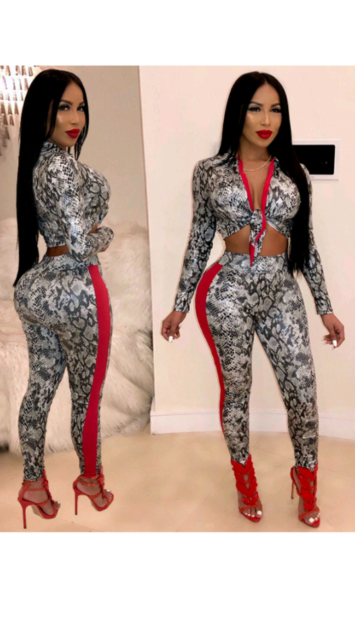 GRAPHIC PRINT LACE UP TOP AND PANTS 2-PIECE SET