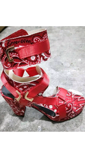Load image into Gallery viewer, HIGH PLATFORM HEELED PAISLEY PRINTED VELCRO SANDALS
