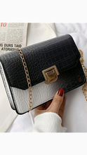 Load image into Gallery viewer, GRADIENT COLOR METAL CHAIN CROSSBODY BAG
