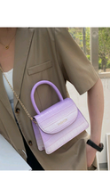 Load image into Gallery viewer, GRADIENT COLOR METAL CHAIN CROCODILE PATTERN CROSSBODY BAG
