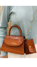 Load image into Gallery viewer, GRADIENT COLOR METAL CHAIN CROCODILE PATTERN CROSSBODY BAG
