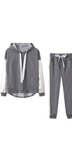 Load image into Gallery viewer, WOMEN'S CASUAL SOLID COLOR LOOSE HOODIE AND SWEAT PANTS 2-PIECE SET
