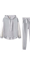 Load image into Gallery viewer, WOMEN'S CASUAL SOLID COLOR LOOSE HOODIE AND SWEAT PANTS 2-PIECE SET
